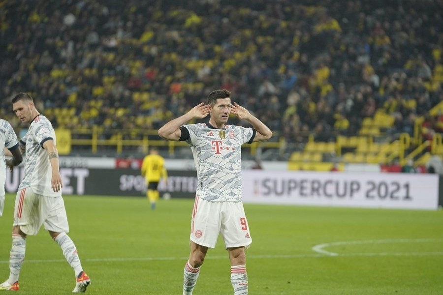 Lewandowski giúp Bayern Munich giành chiến thắng trước Borussia Dortmund